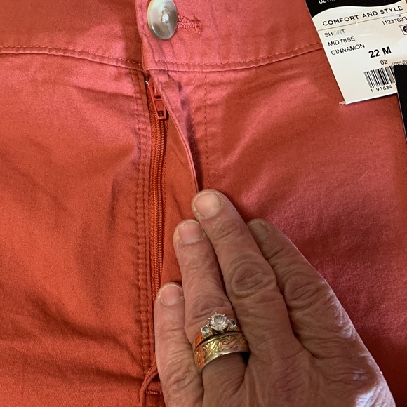 Lee misses utility shorts mid rise regular fit cinnamon color size 22M - Picture 4 of 9